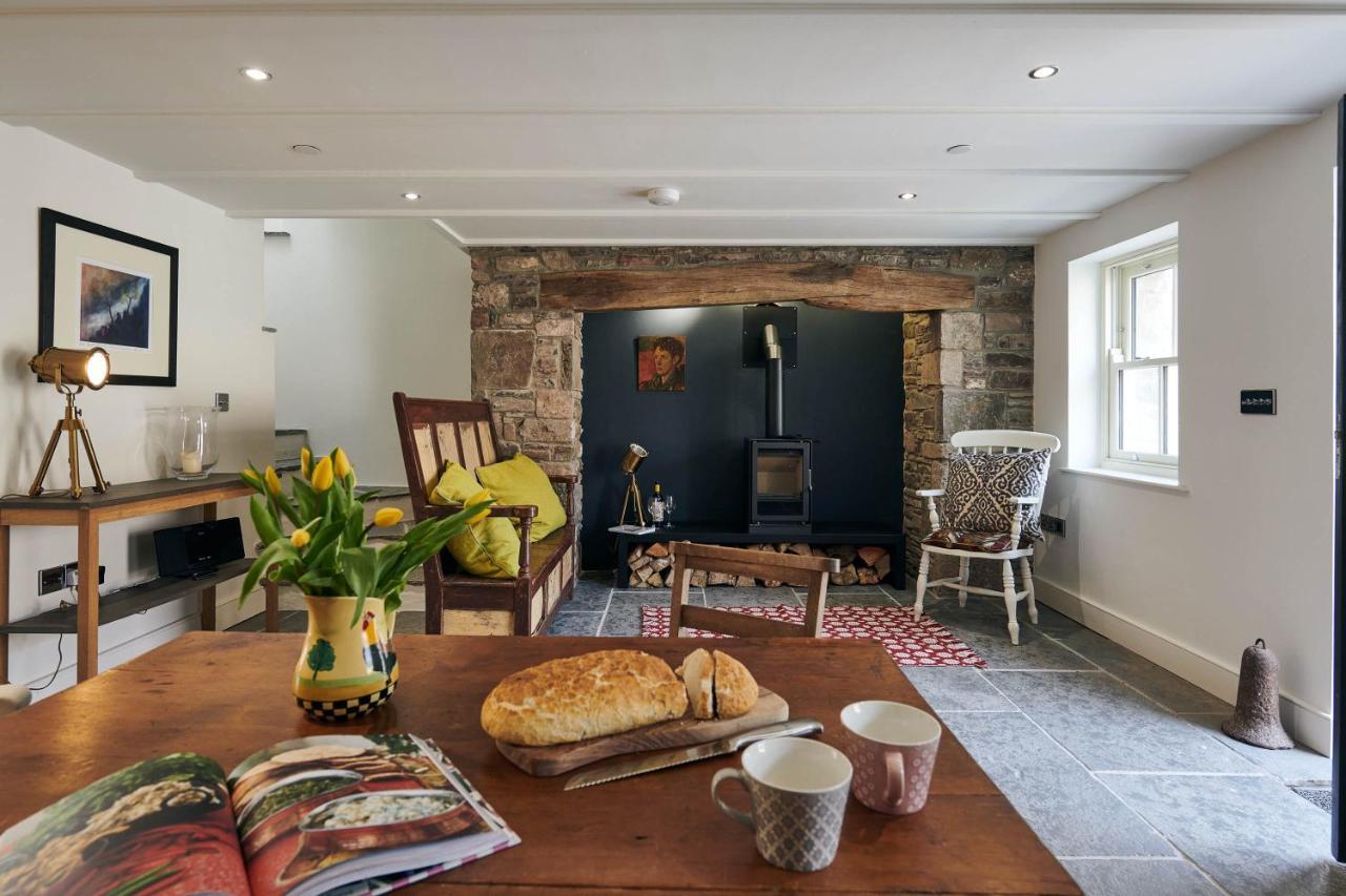 Rhif Un- Premium Cottage With Log Burner & Private Courtyard Laugharne Exterior foto