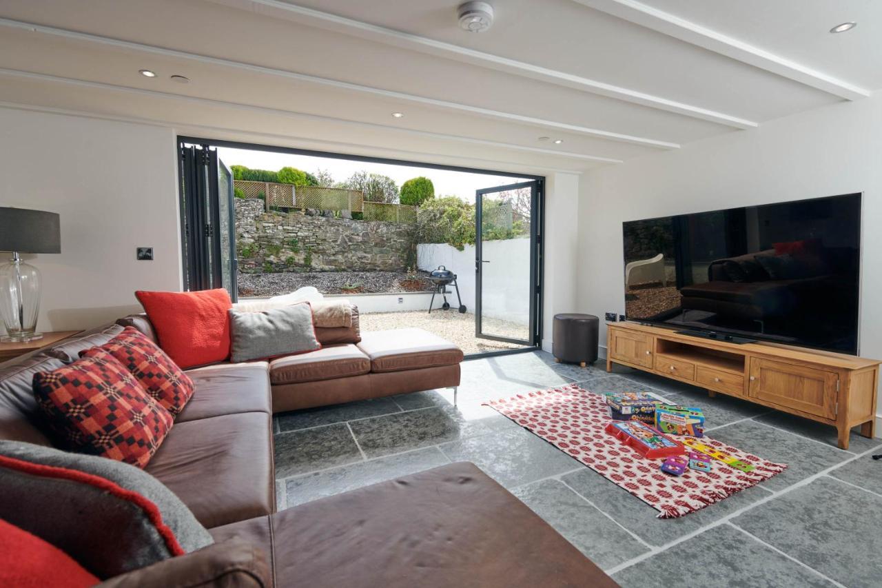 Rhif Un- Premium Cottage With Log Burner & Private Courtyard Laugharne Exterior foto